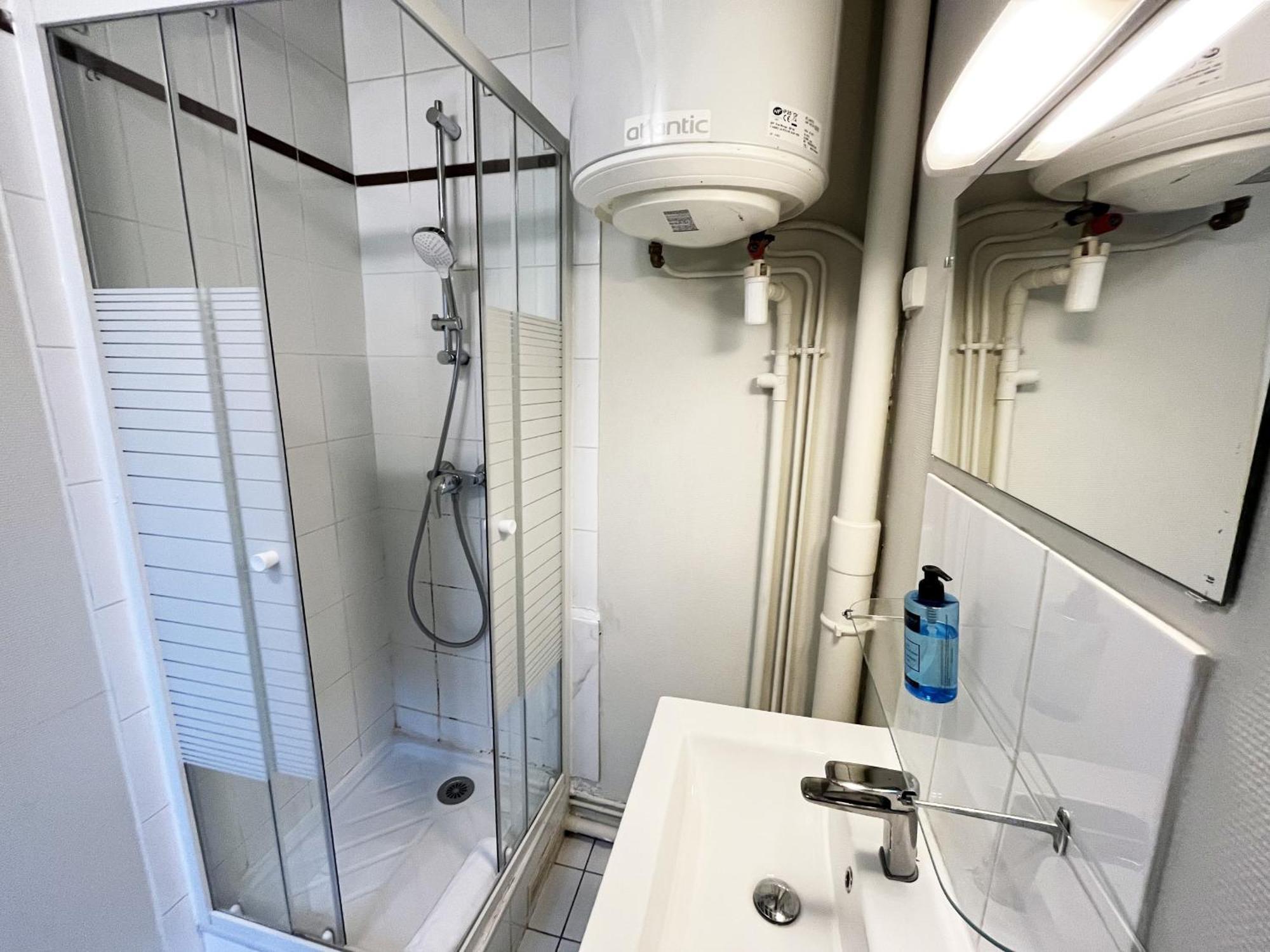 164 - Charming In Center Of Apartment