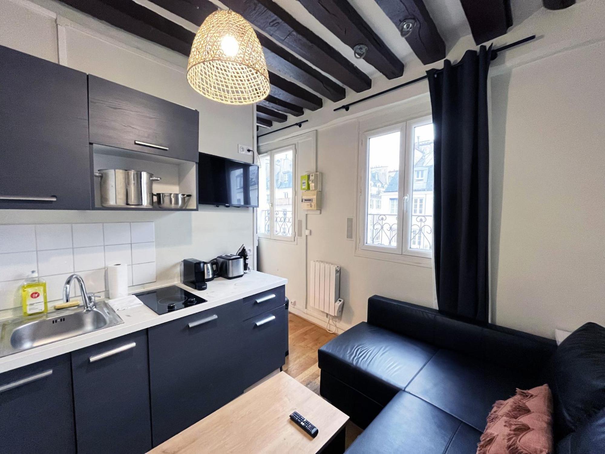 164 - Charming In Center Of Apartment Paris